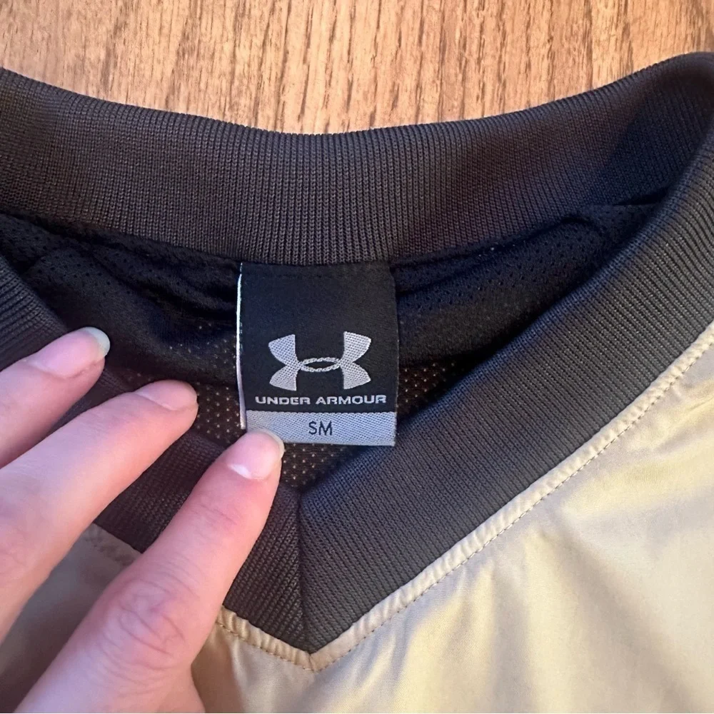 Under Armour Crewneck Windbreaker Pullover Top Size Small Nude/Tan